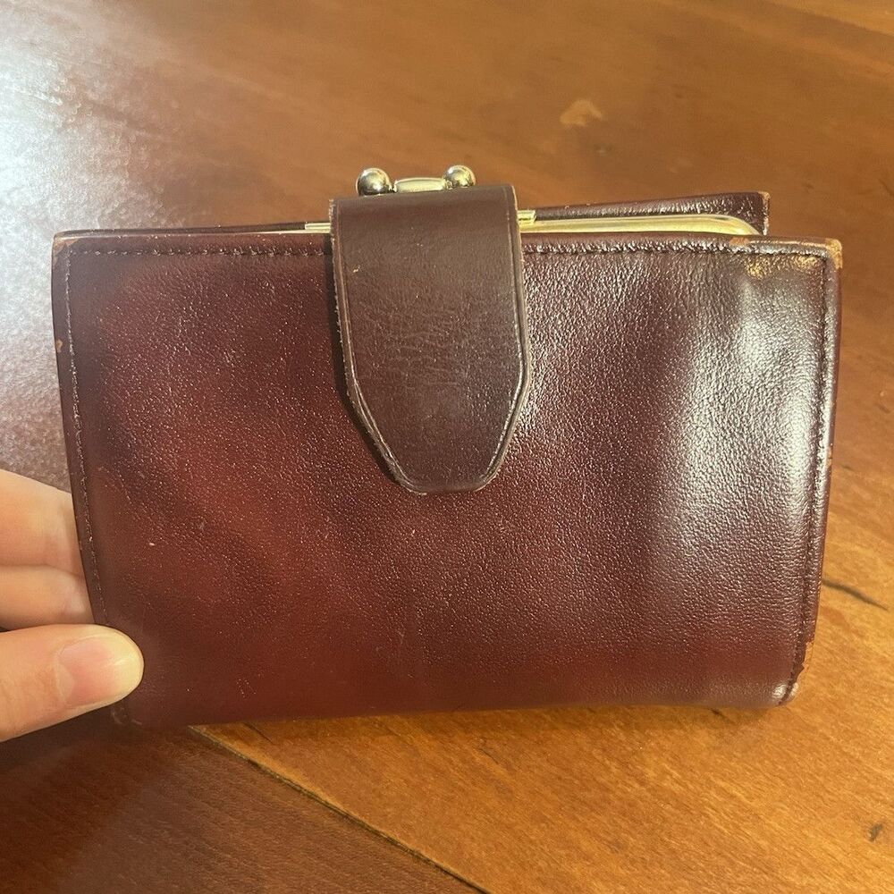 VTG Buxton Women’s Burgundy Checkbook Wallet Snap Closure Kiss Lock Zipper